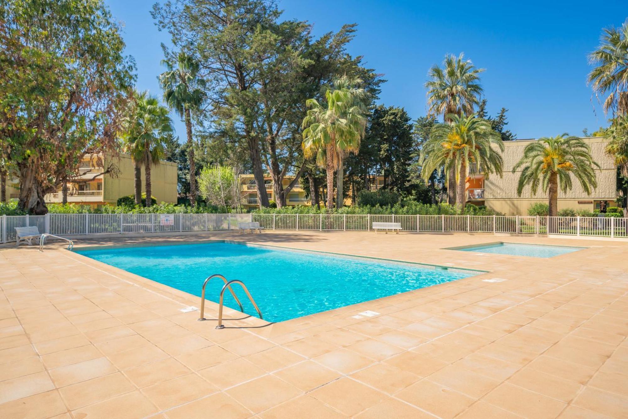 Spacious Apartment At A 5 Min Walk From The Beach Антиб Экстерьер фото